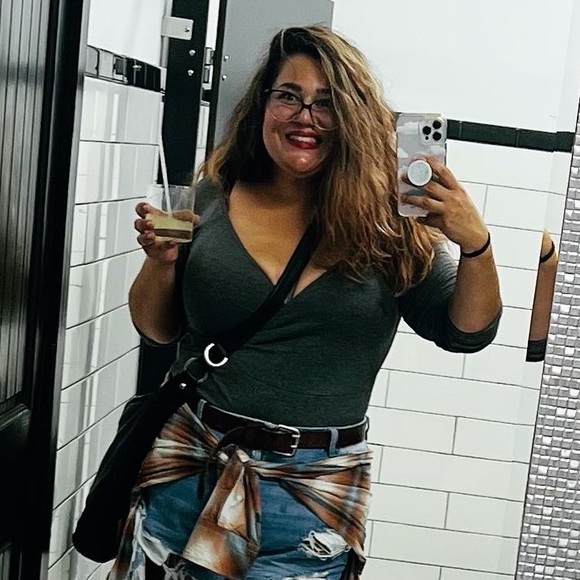 Meet your Posher, Brandie - Picture 2 of 14